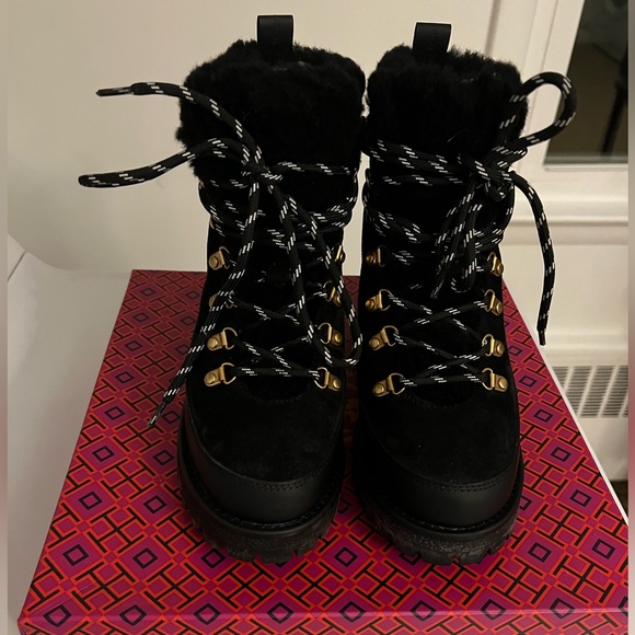 NWT Tory Burch Thea Lug Sole Boots in Original Box Size 7 - Picture 3 of 12